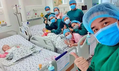 Hai bé Trúc Nhi - Diệu Nhi được chơi với nhau sau hơn 1 tháng phẫu thuật tách rời
